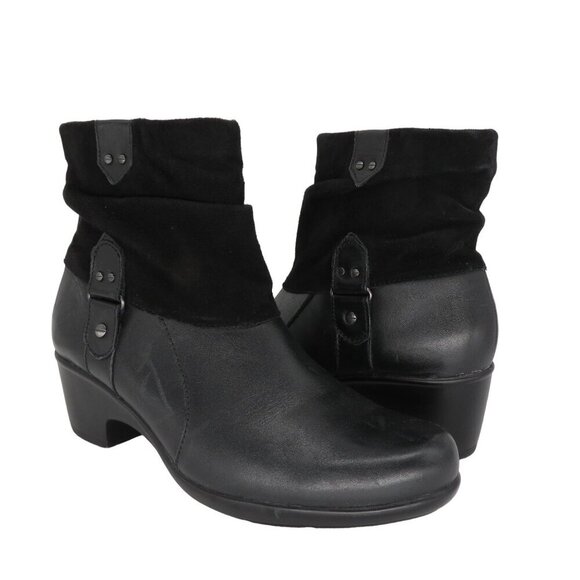 CLARKS Women's Black Suede & Smooth Leather Buckle Ankle Booties Size 9M - Picture 1 of 11